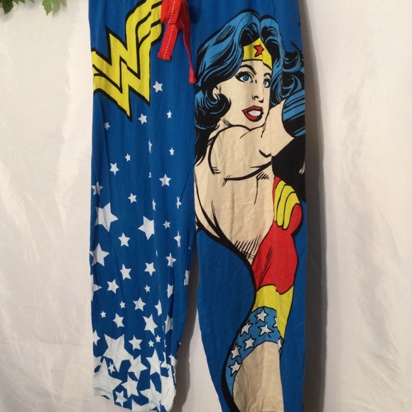 Wonder Woman sleep/lounging set S 4/6 - Picture 4 of 10